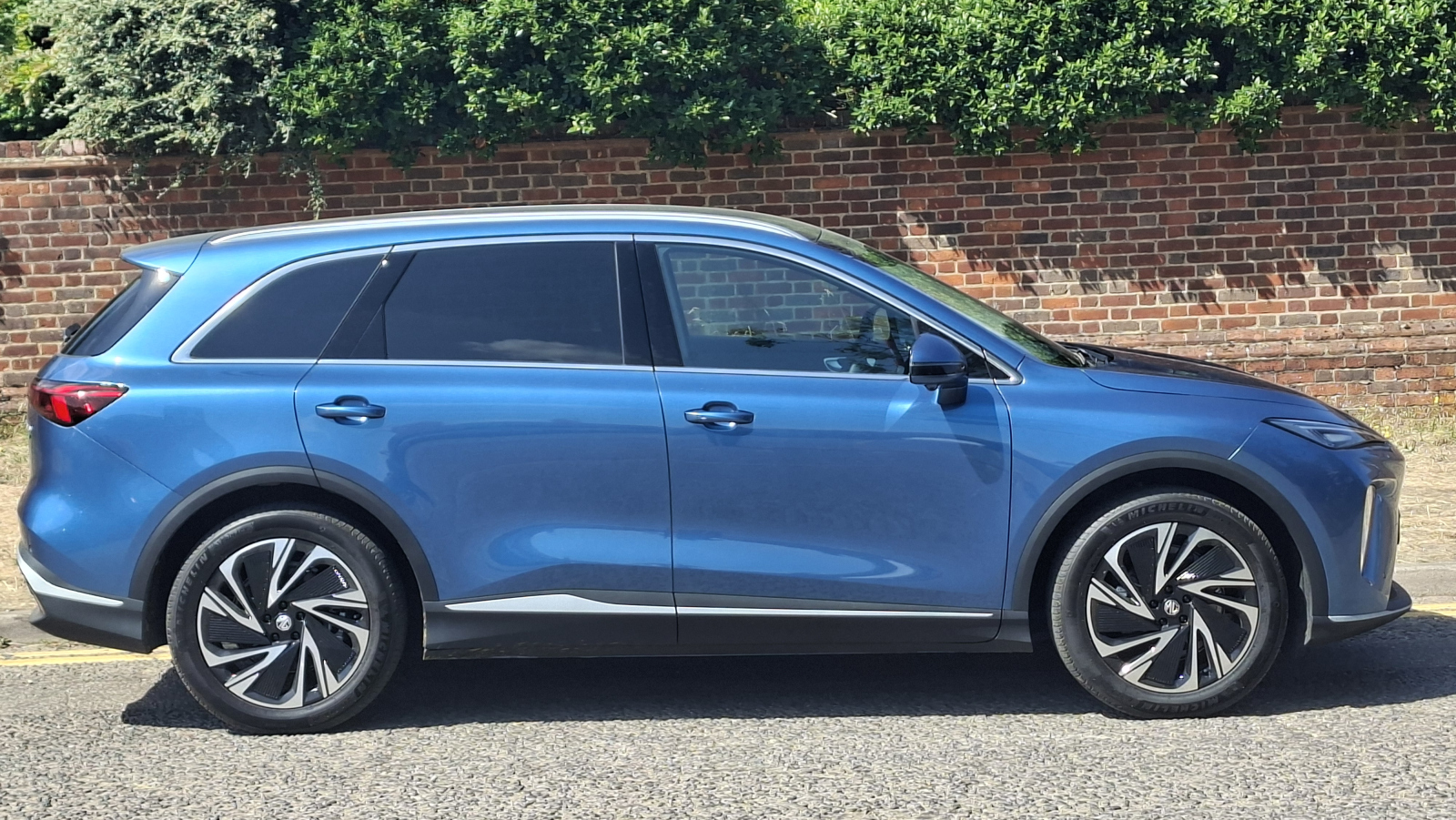 MG Motor UK MGS6