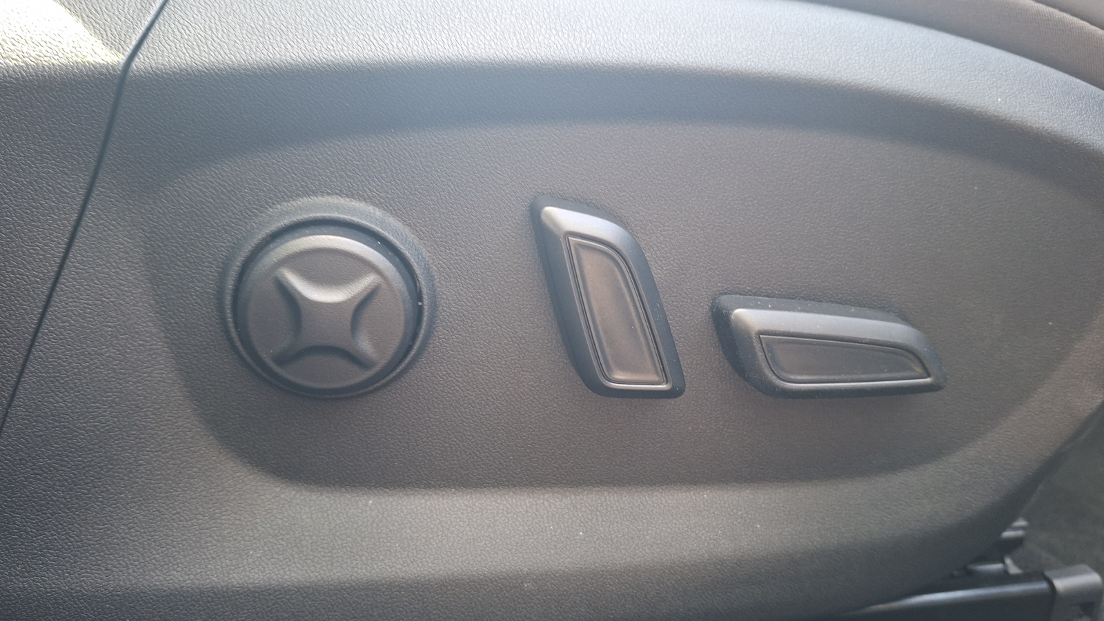 MG Motor UK MGS6