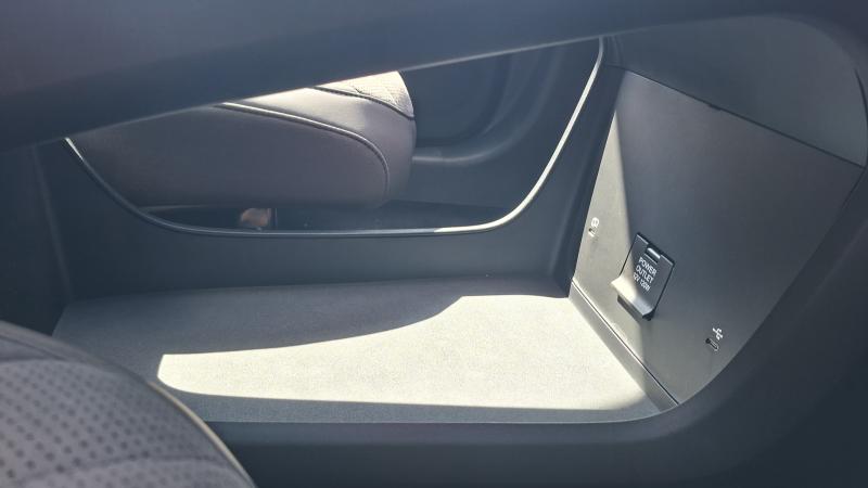 MG Motor UK MGS6