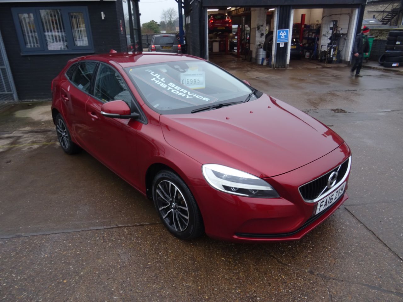 Volvo V40