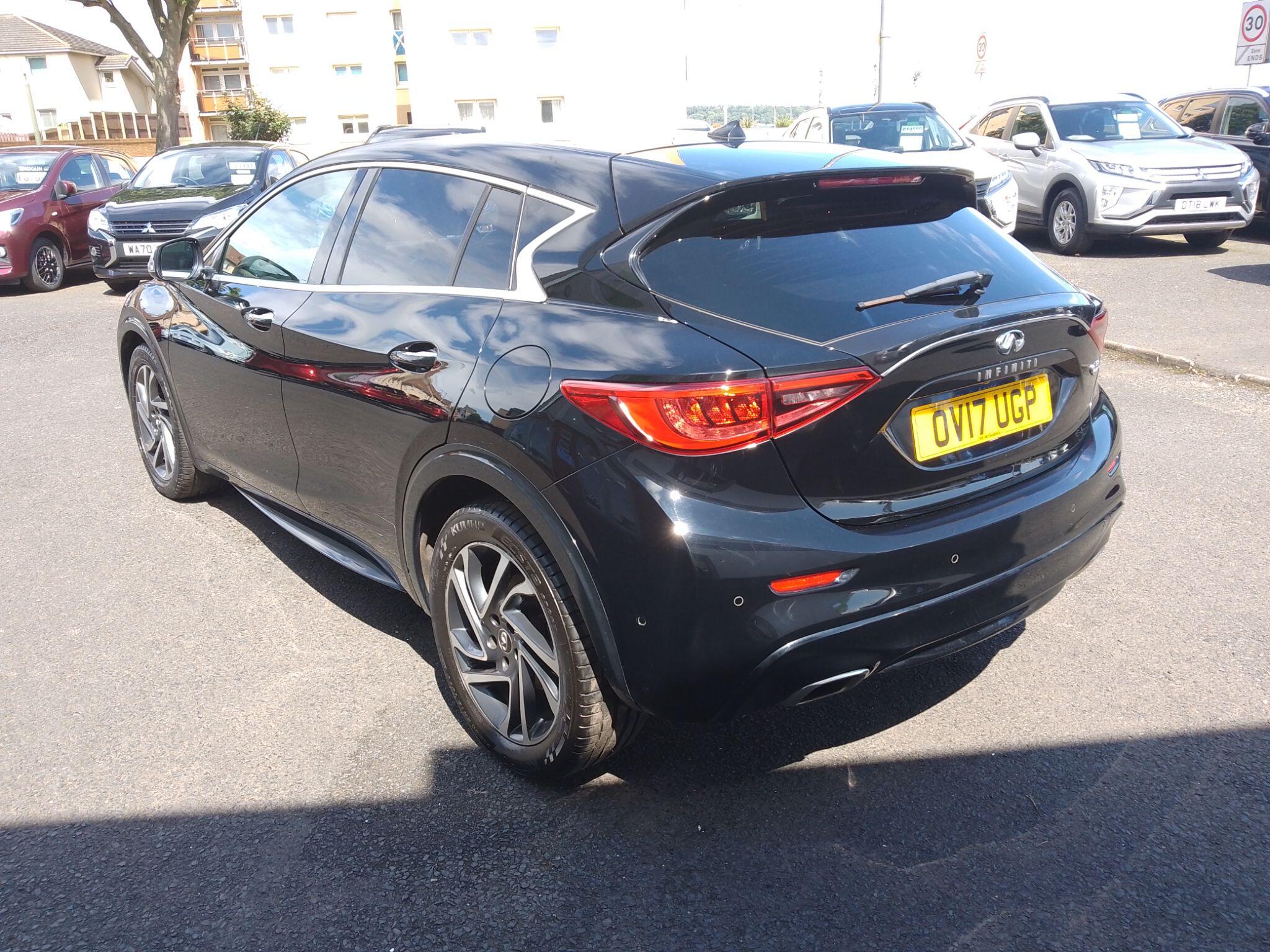 Infiniti Q30