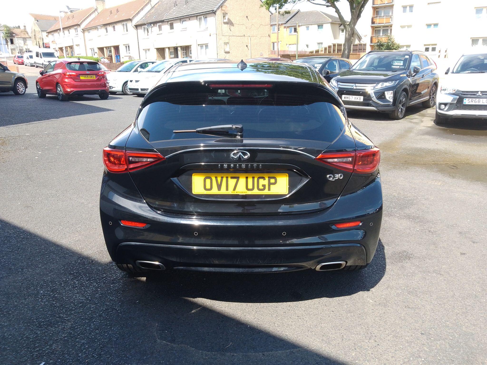 Infiniti Q30