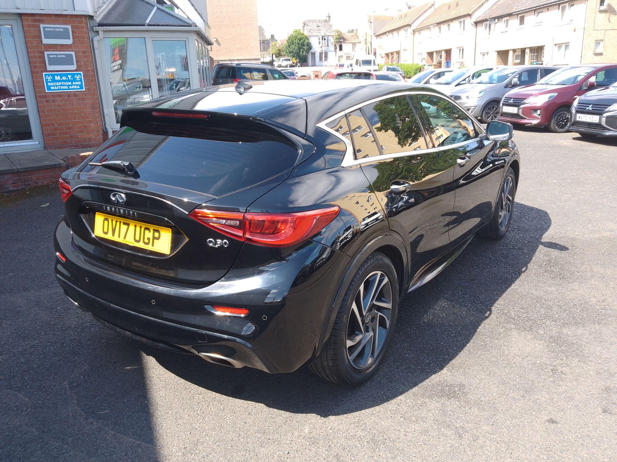 Infiniti Q30