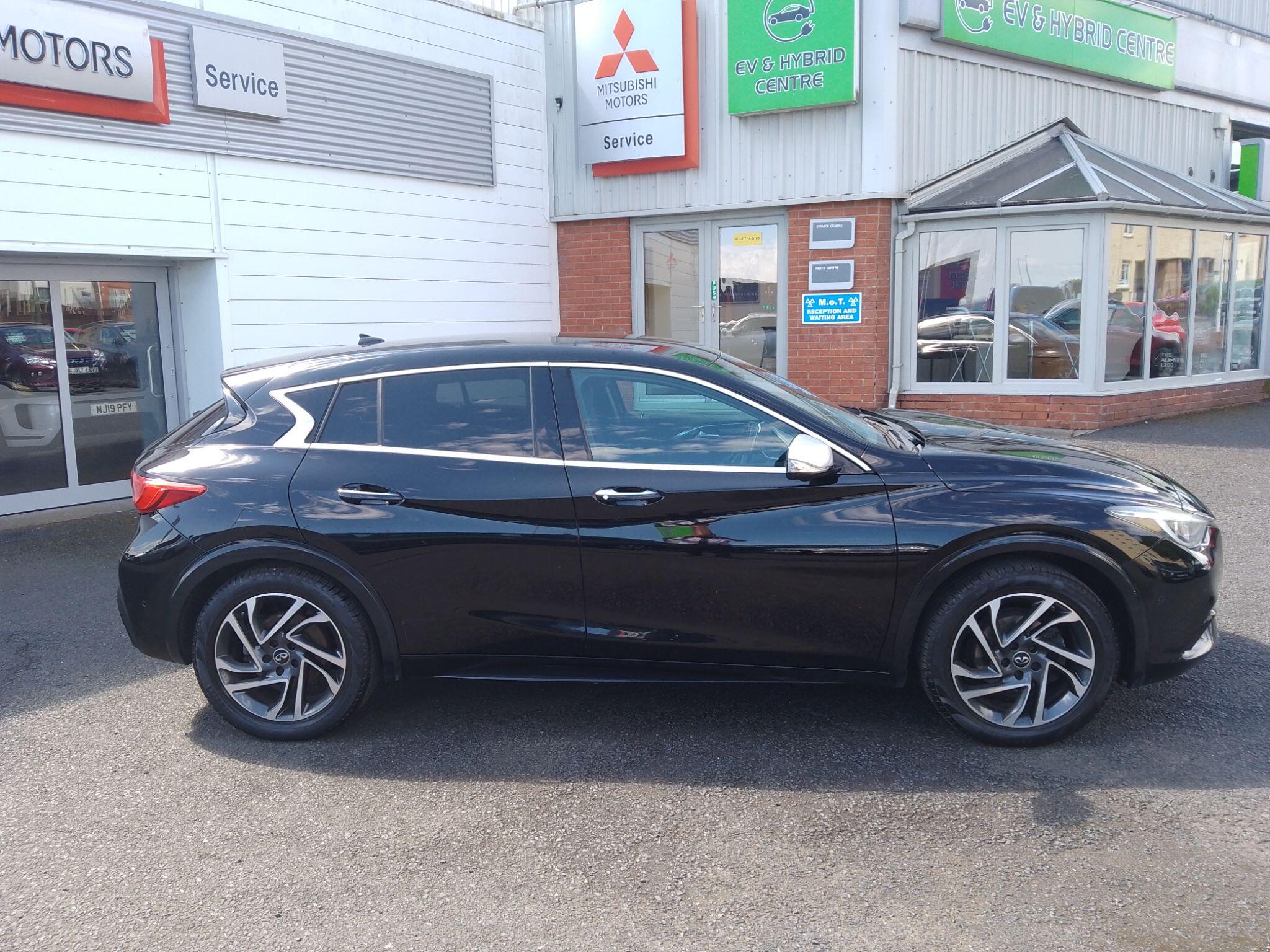 Infiniti Q30