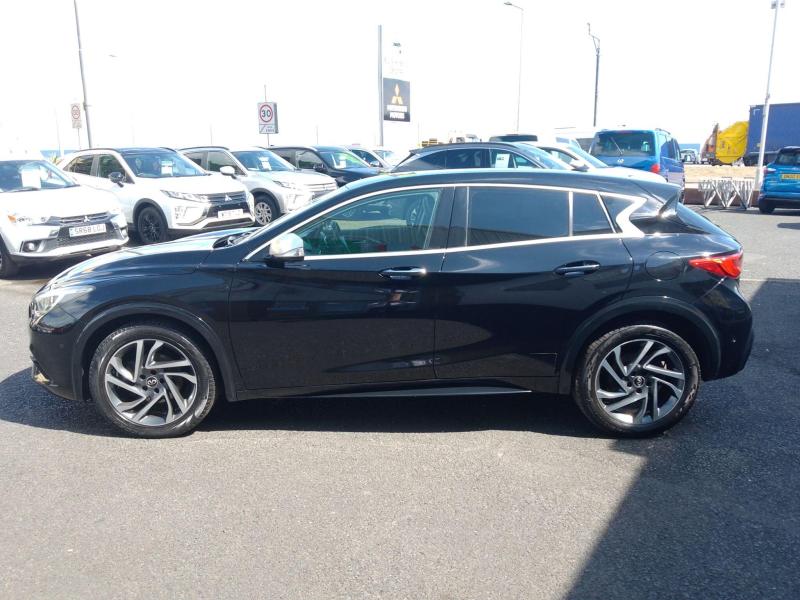 Infiniti Q30