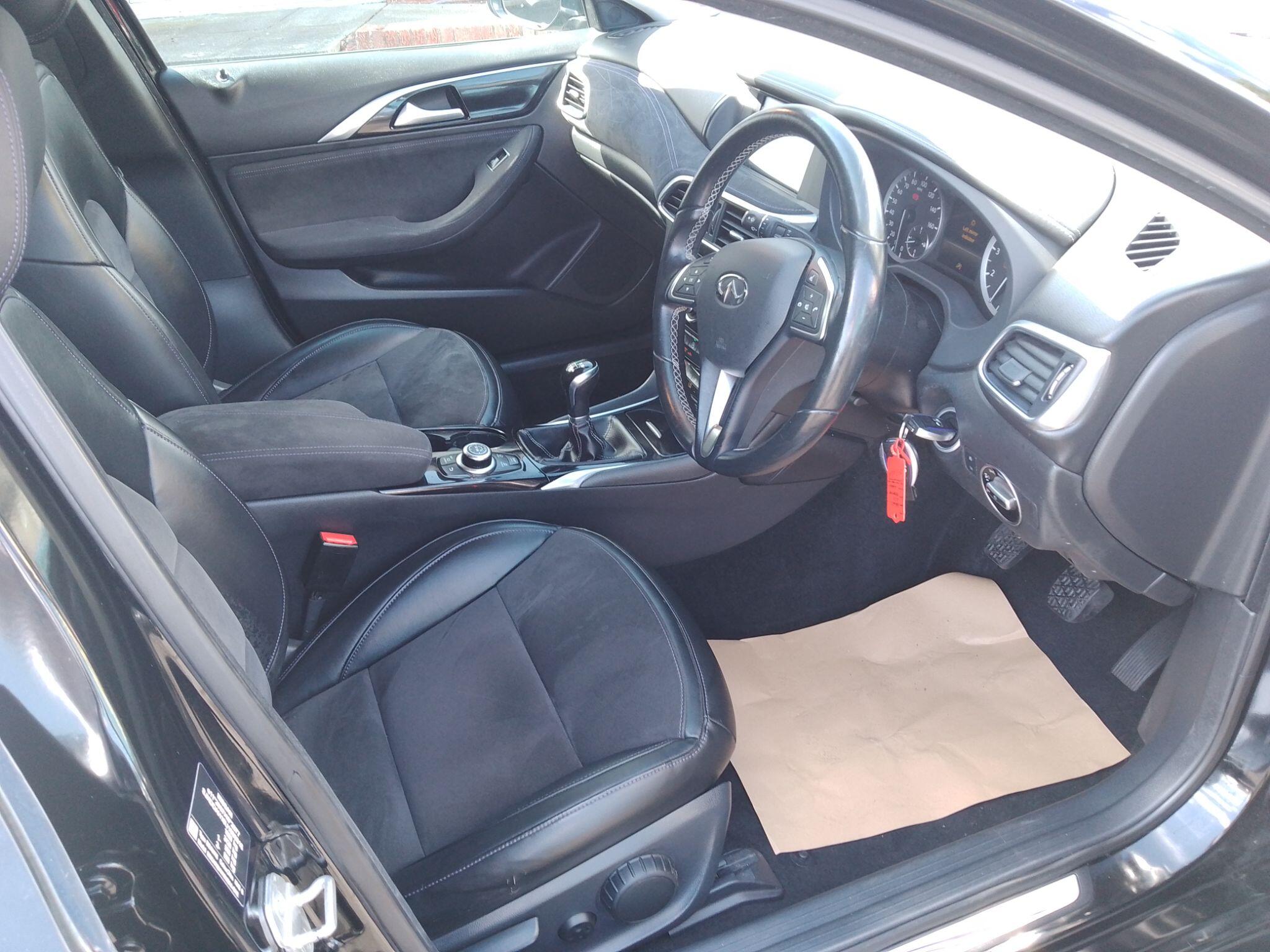 Infiniti Q30