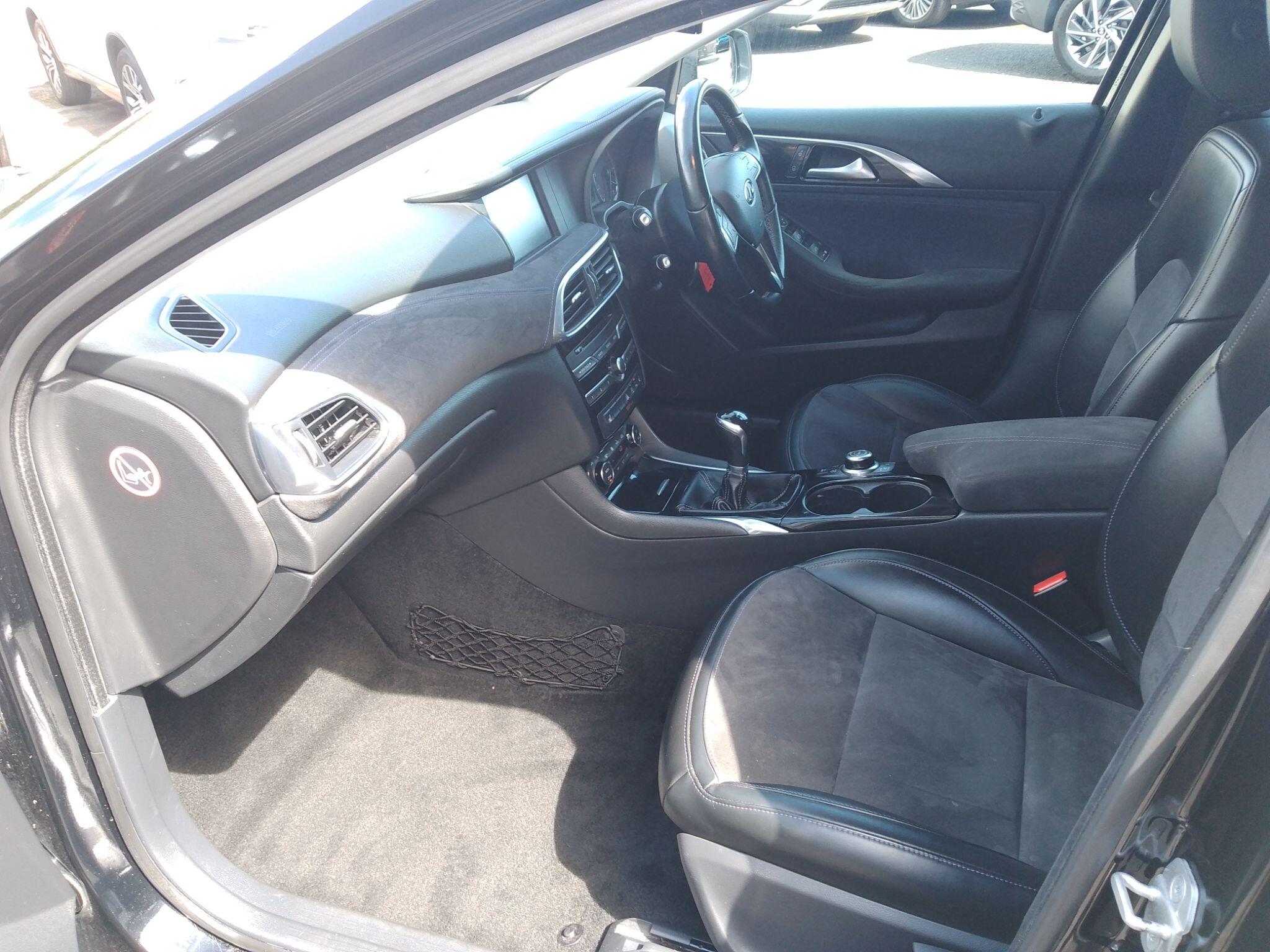 Infiniti Q30
