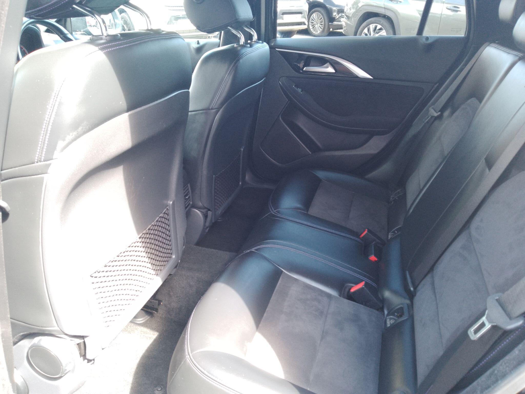 Infiniti Q30