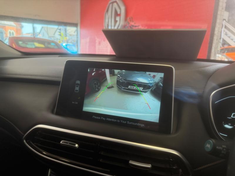 MG Motor UK HS