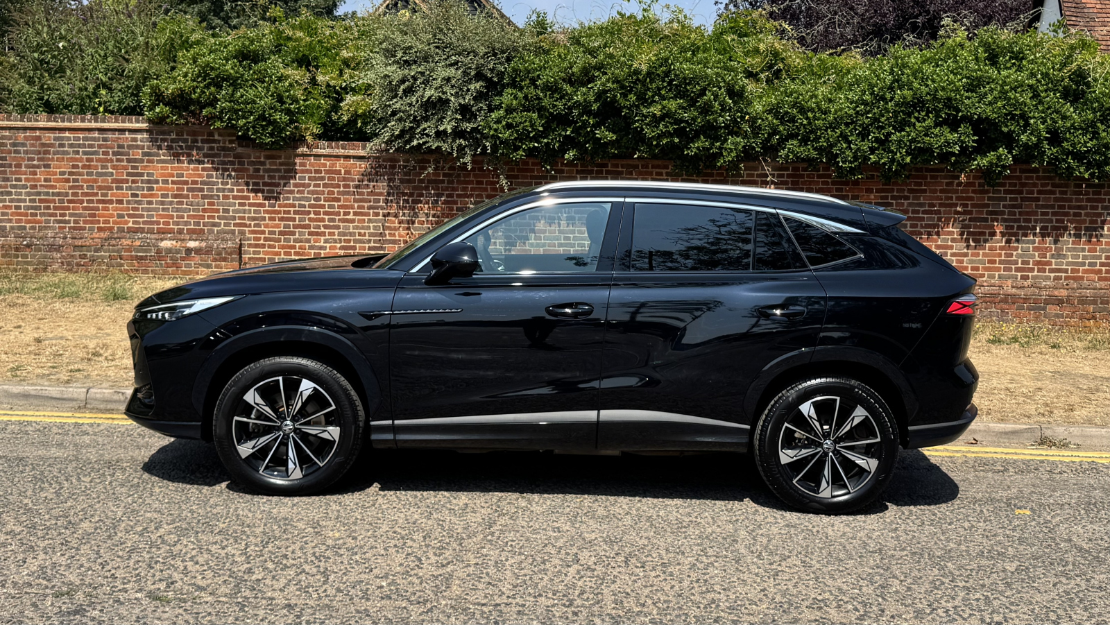 MG Motor UK HS