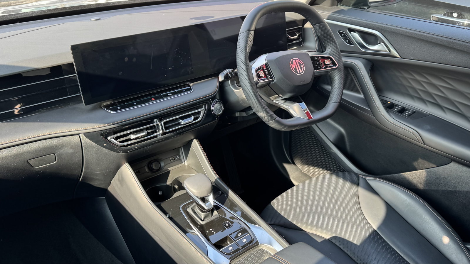 MG Motor UK HS