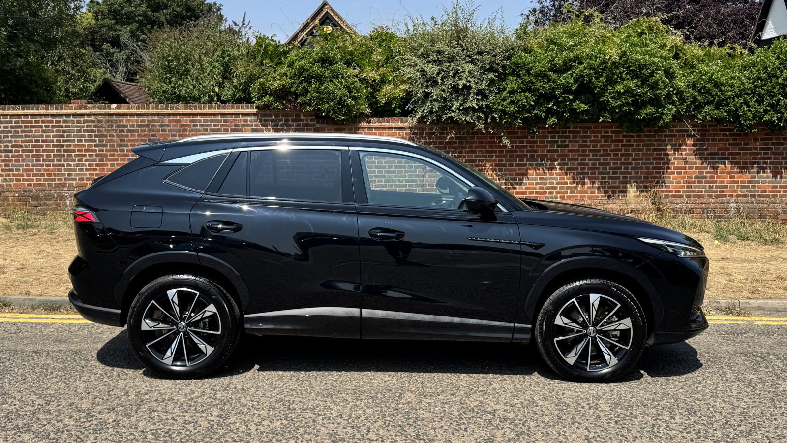 MG Motor UK HS