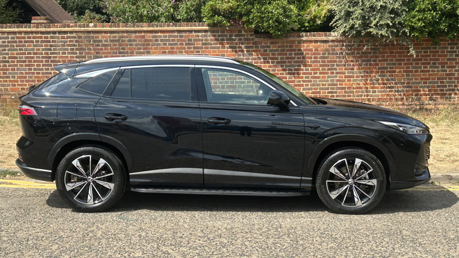 MG Motor UK HS