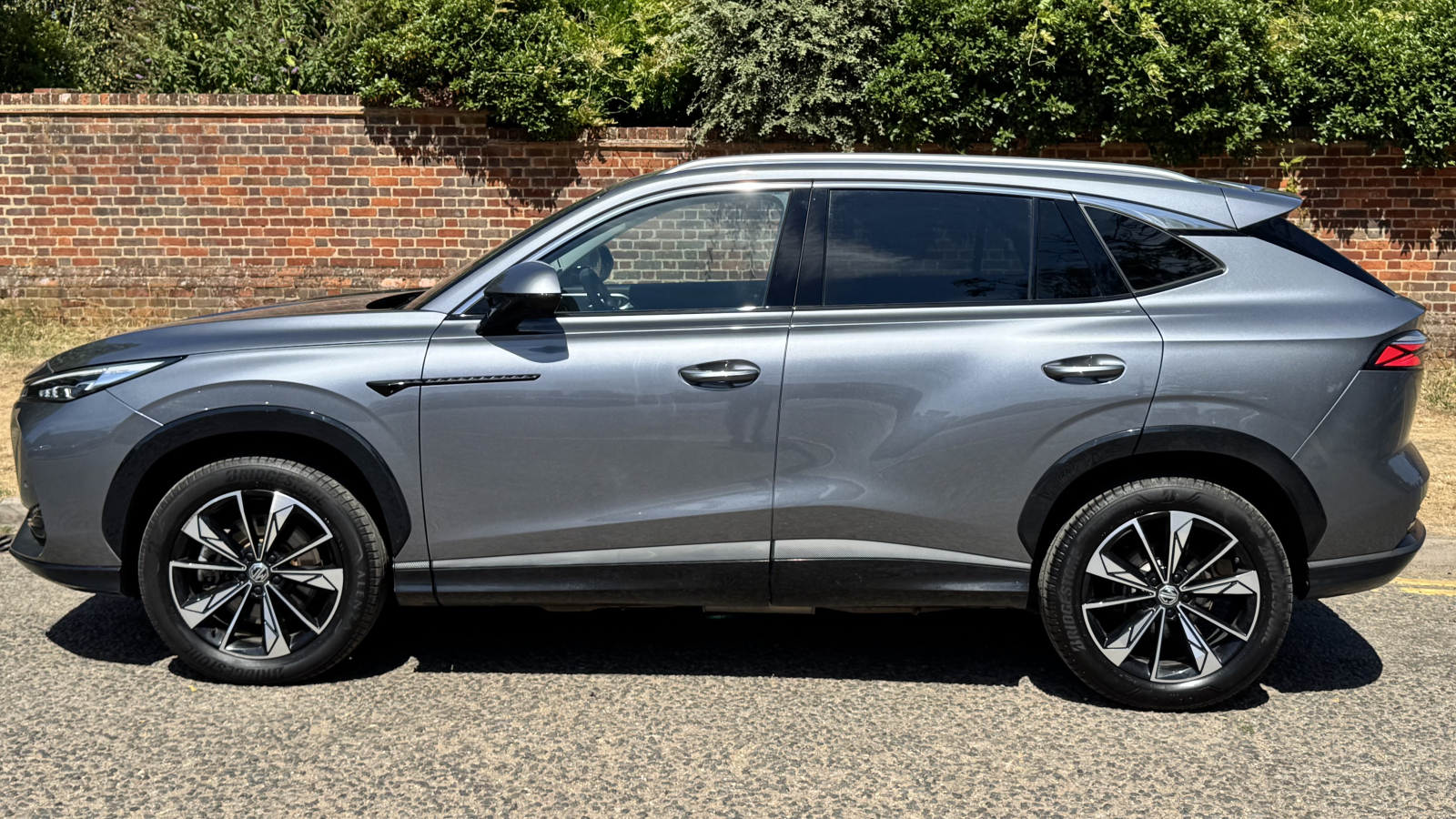 MG Motor UK HS