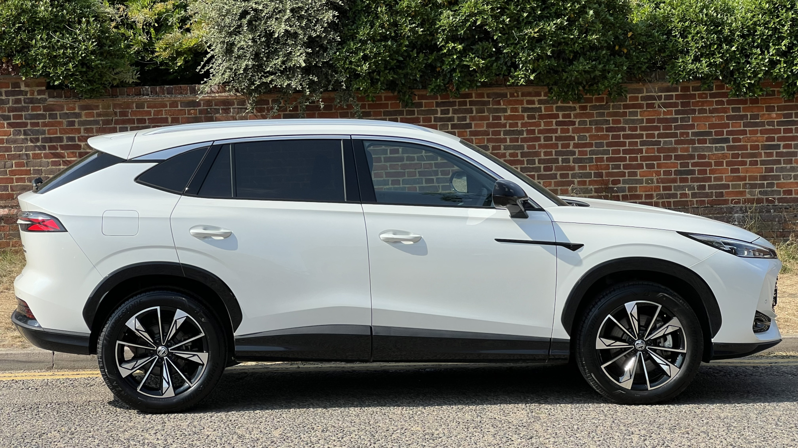MG Motor UK HS
