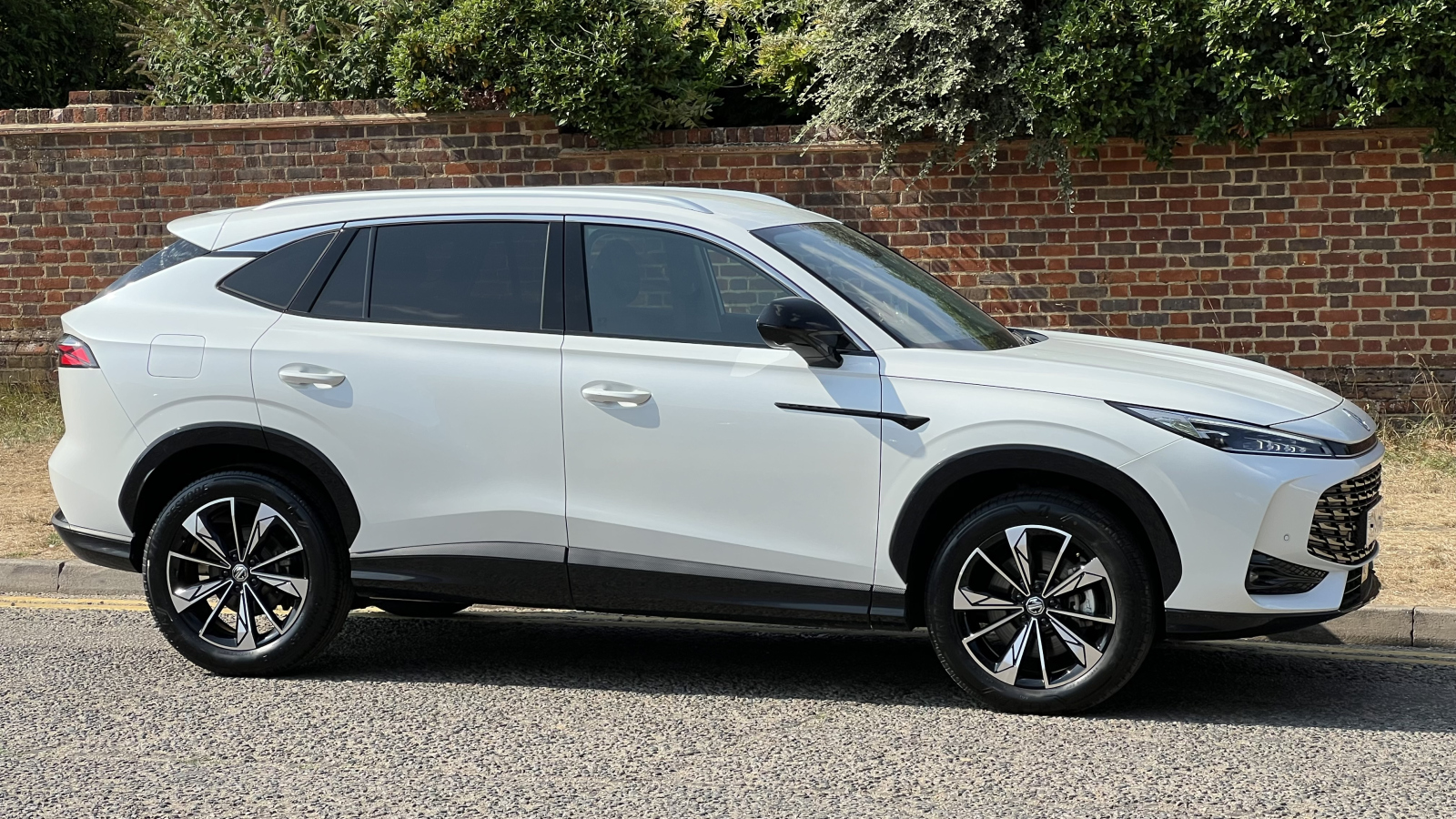 MG Motor UK HS