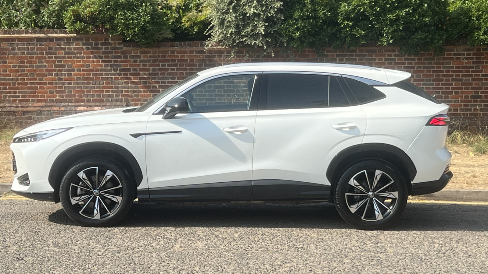 MG Motor UK HS