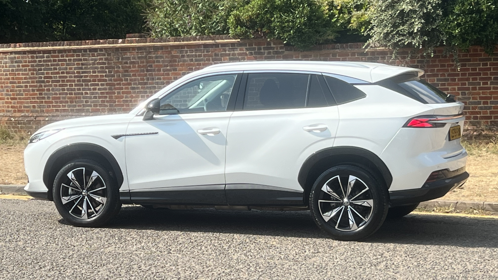 MG Motor UK HS