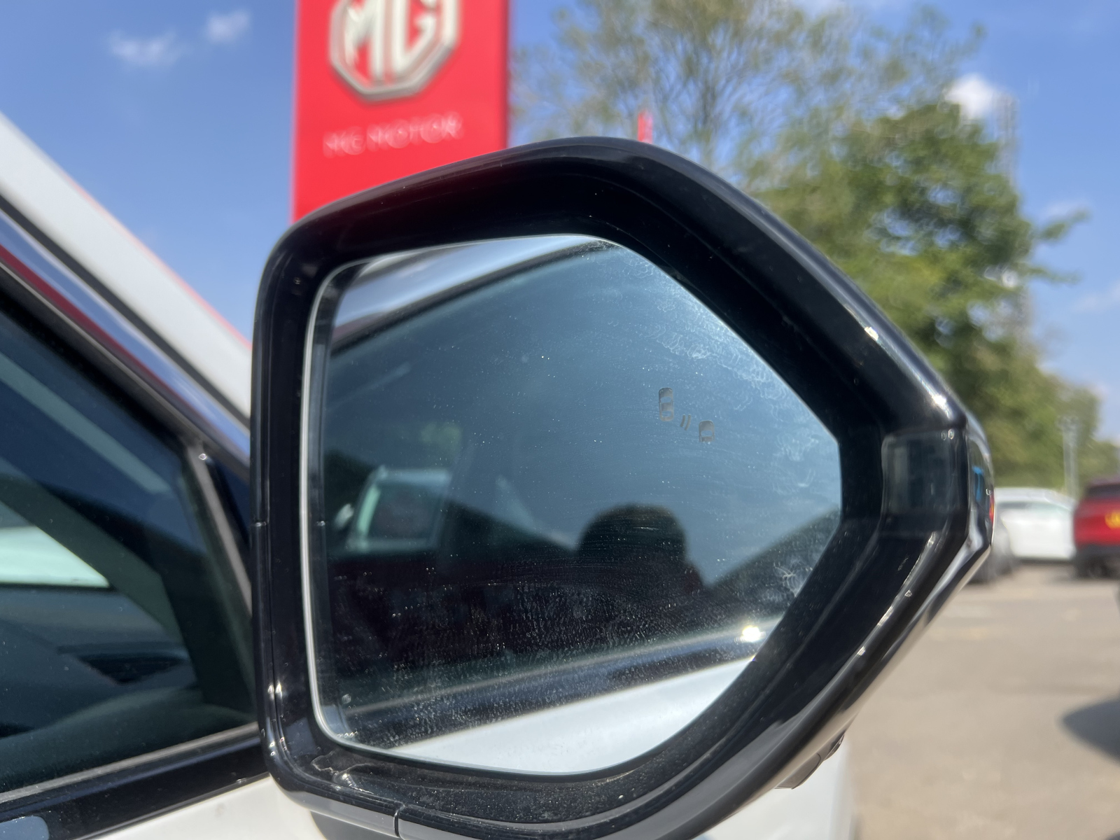 MG Motor UK HS
