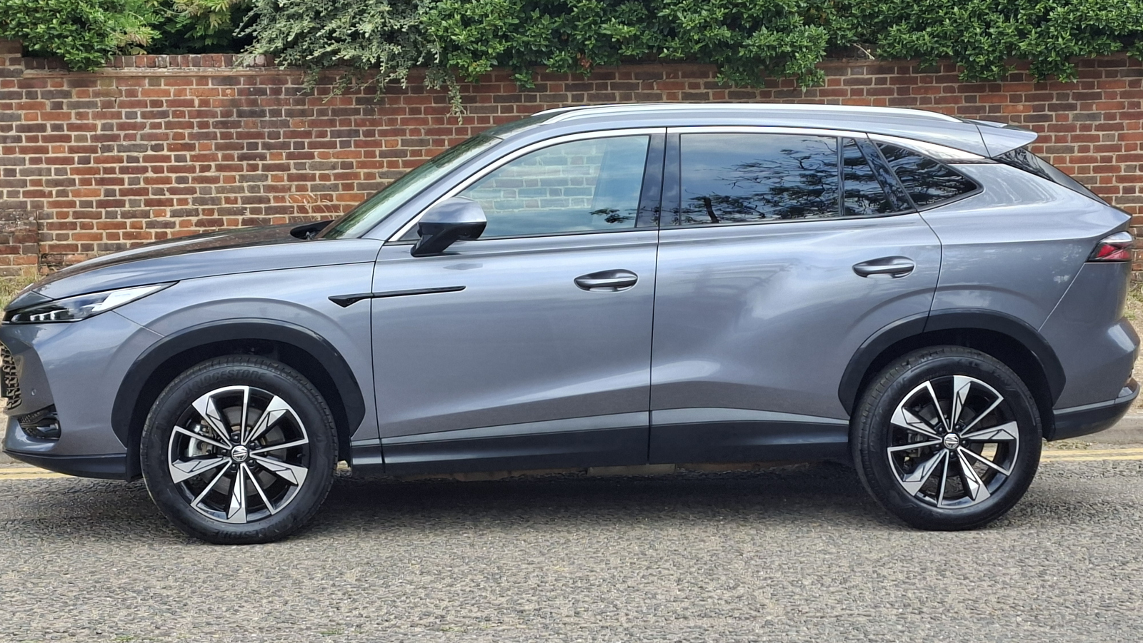 MG Motor UK HS